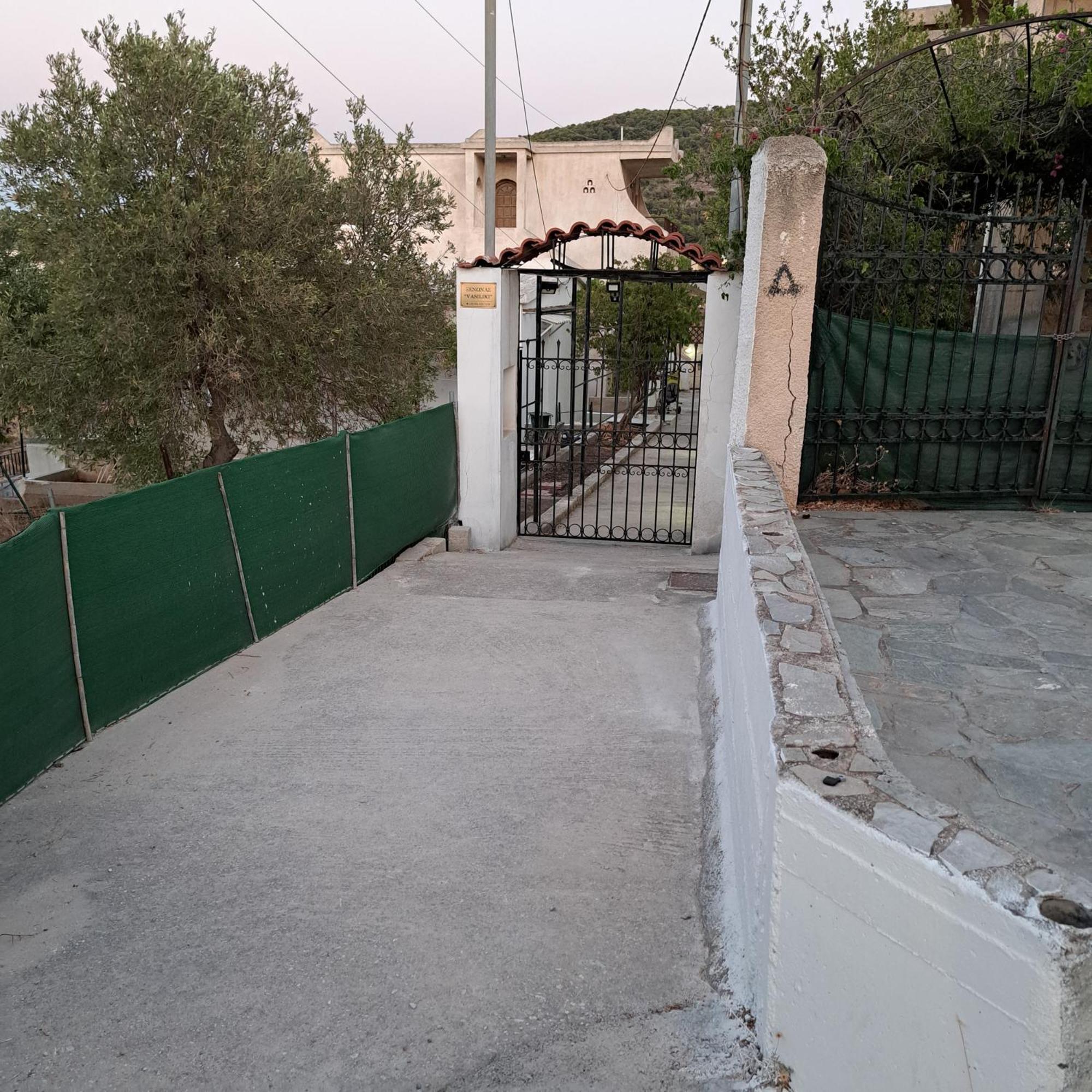 Ξενώνας Vasiliki Vathí Exterior foto